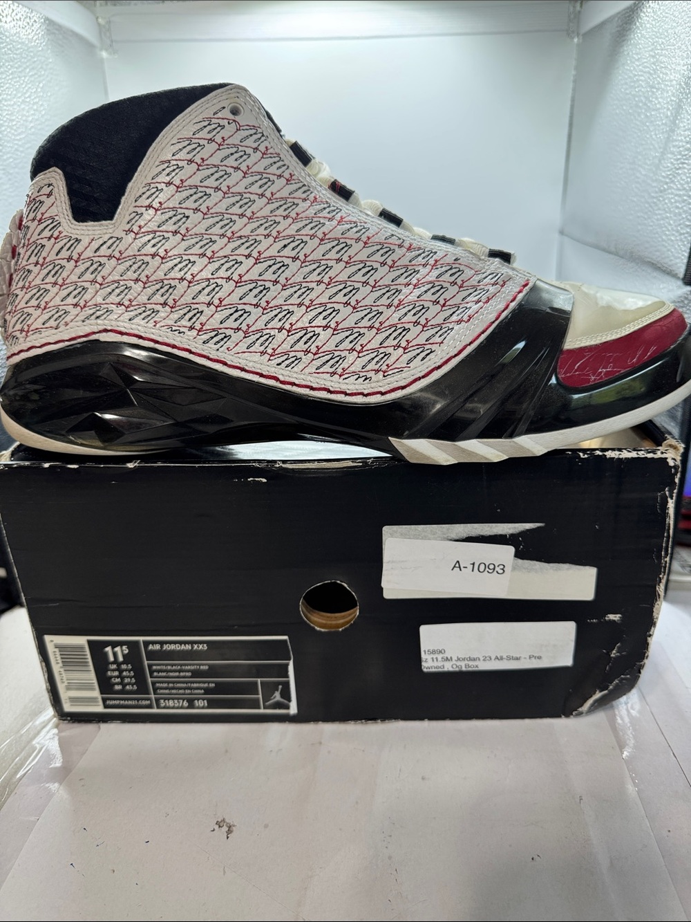 Jordan Men's White Black Red Patterned Low-Top Sneakers